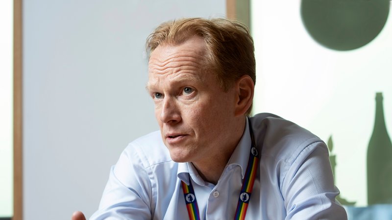 Portrettbilde av en betenkt Geir Holmgren