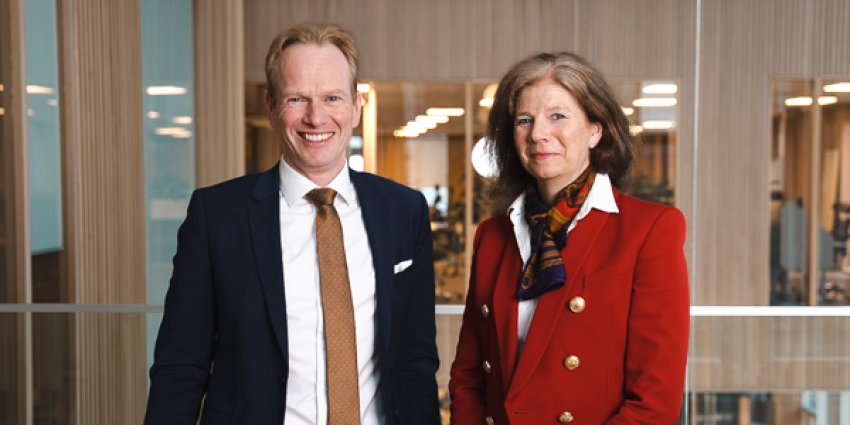 Konsernsjef Geir Holmgren i Gjensidige (t.v.) og Administrerende direktør Ingrid Riddervold Lorange i Gjensidige Stiftelsen