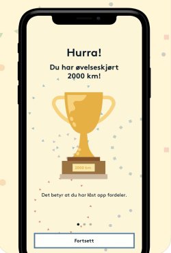 Skjermbilde fra Gjensidiges øvelseskjøringsapp, som viser gladmeldingen en får opp ved tilbakelagte 2000 kilometer på veien.
