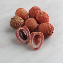 Litchi er en mild og søt frukt som sies å ha positiv påvirkning på kjærlighetslivet.