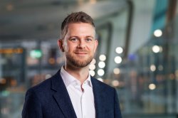 Kommunikasjonssjef Harald Kvam ved Oslo lufthavn.