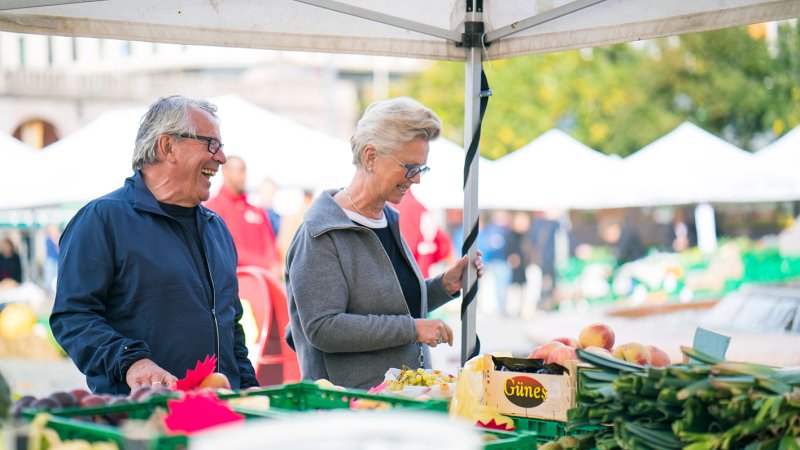 Marked. Frukt. Handel. By