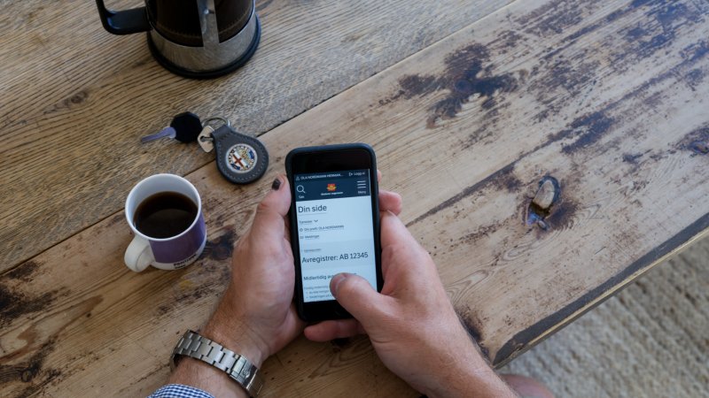 iPhone som viser Statens vegvesens nettsider for avregistrering.