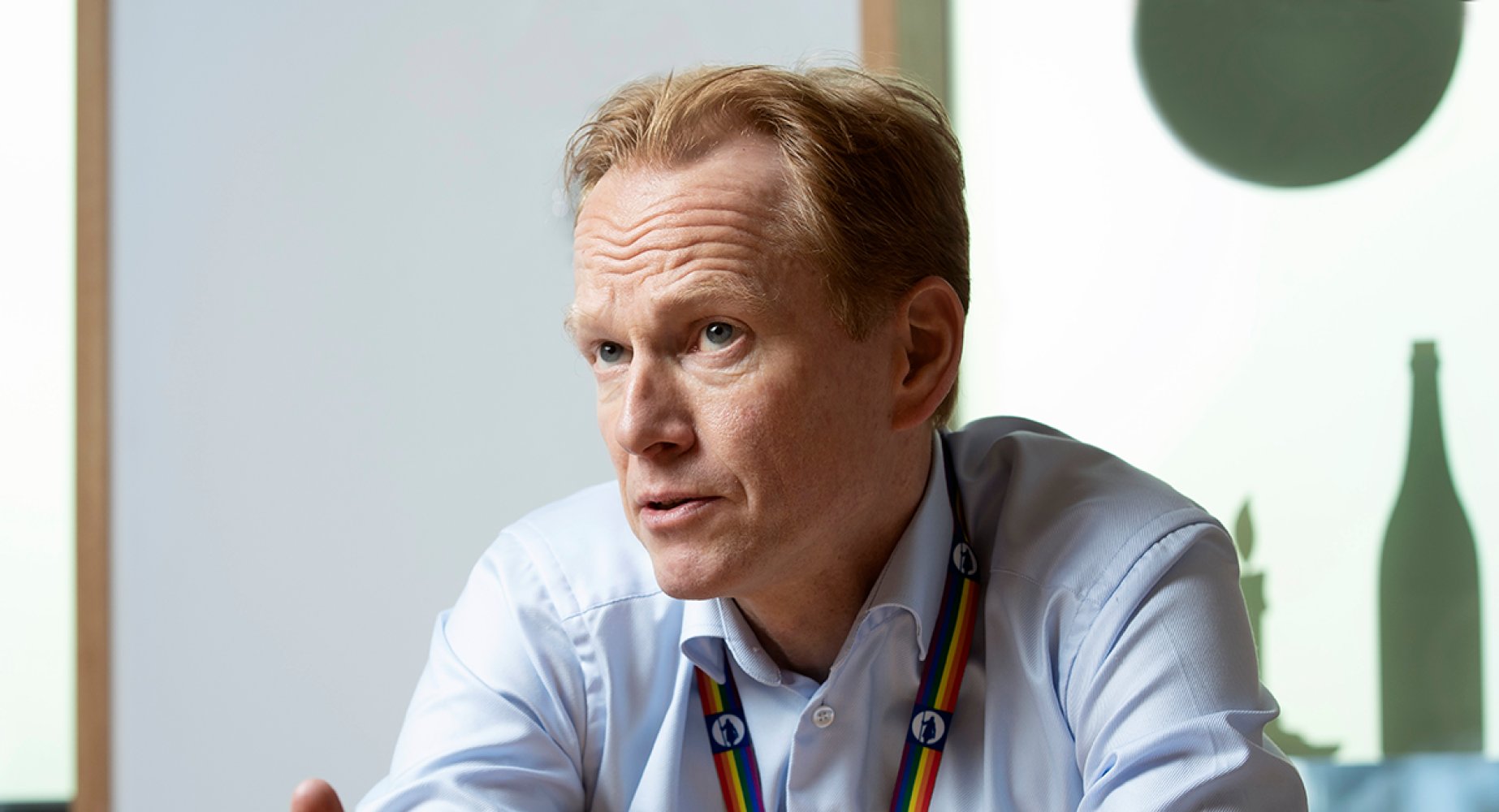 Portrettbilde av en betenkt Geir Holmgren