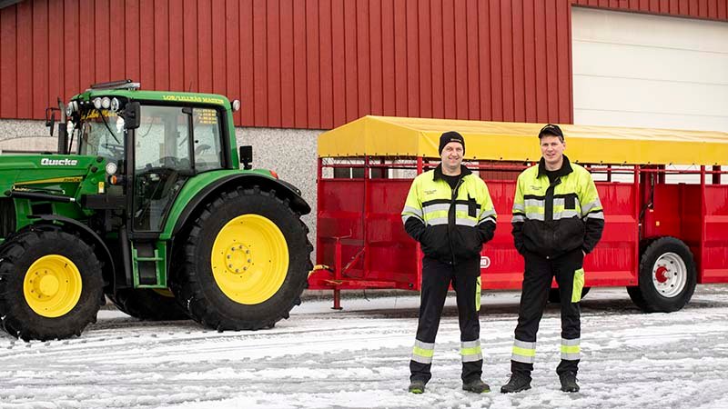 Bøndene på nabogårdene Solem og Negard Lykkja i Meldal i Trøndelag. Foto: Arnhild Myklegard