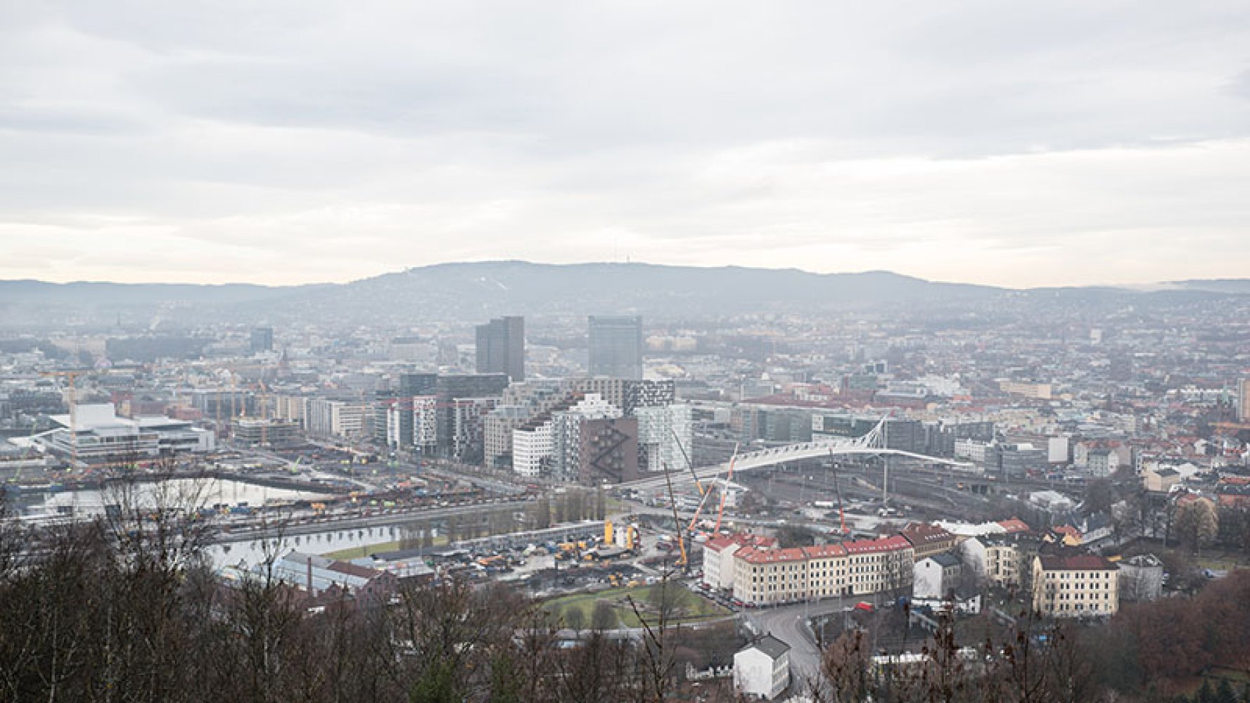 Foto over Oslo en dag med tåke