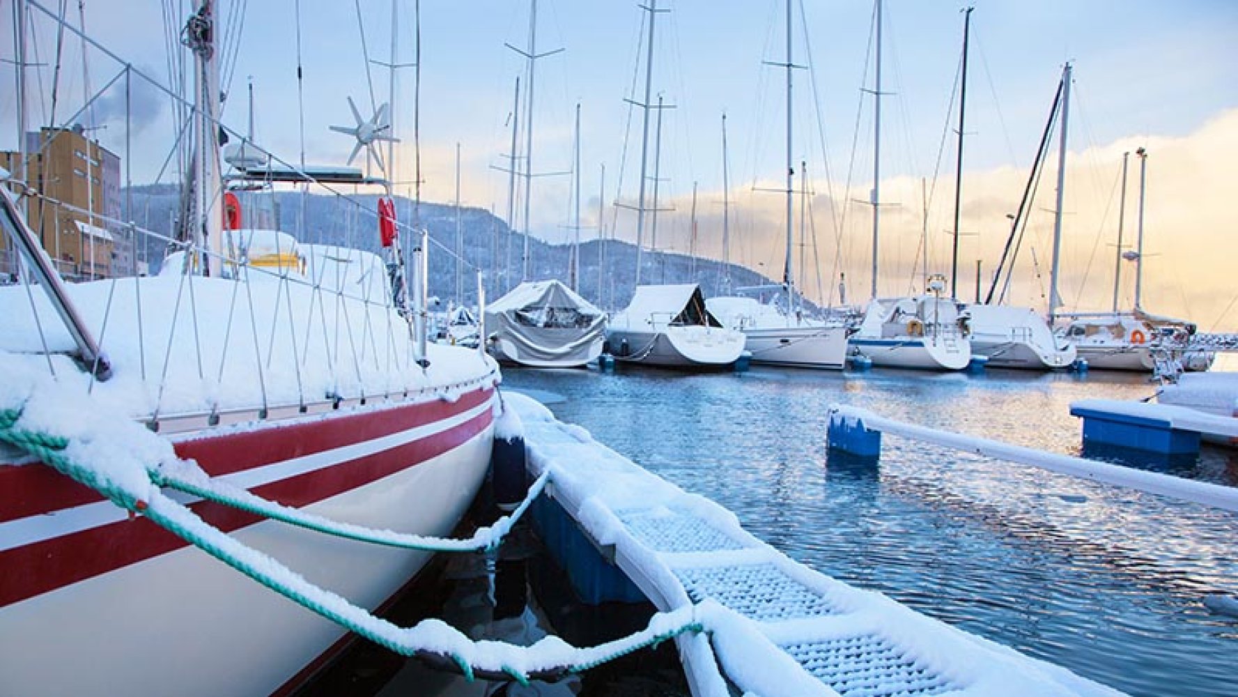 Fortøye båt. Vinter