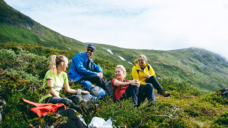 På tur i fjellet. Natur. Himmel. Personer på tur.