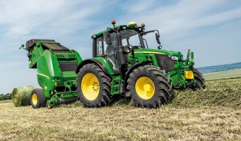 Traktor av typen John Deere 6120M AutoPowr.