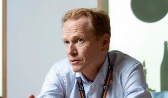 Portrettbilde av en betenkt Geir Holmgren