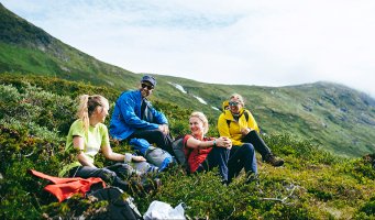 På tur i fjellet. Natur. Himmel. Personer på tur.