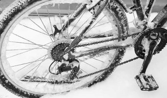 Sykkel med snø.