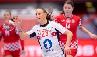 Håndballspiller Camilla Herrem i kamp. Foto: Bo Amstrup/NTB