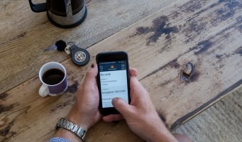 iPhone som viser Statens vegvesens nettsider for avregistrering.