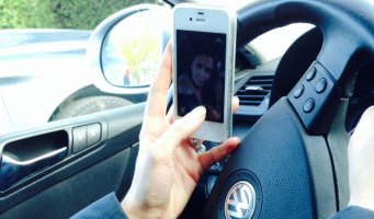 Mobil i bil. Handsfree.