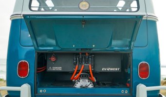 Bakenden på en 60-talls Volkswagen Caravelle med elmotor. Foto EV West