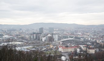 Foto over Oslo en dag med tåke