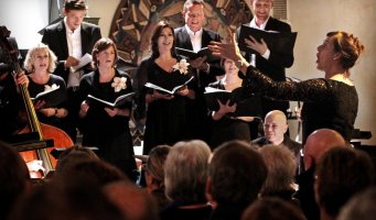 Kor og orkester. Publikum.