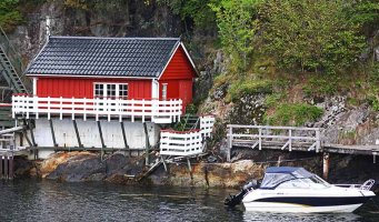 Hytte og båt.